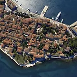 4928-11 For 4 Pers In * Porec