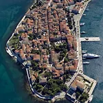 4928-11 For 4 Pers In Porec