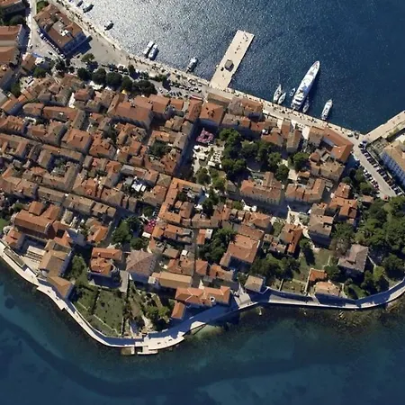 4928-11 For 4 Pers In * Poreč