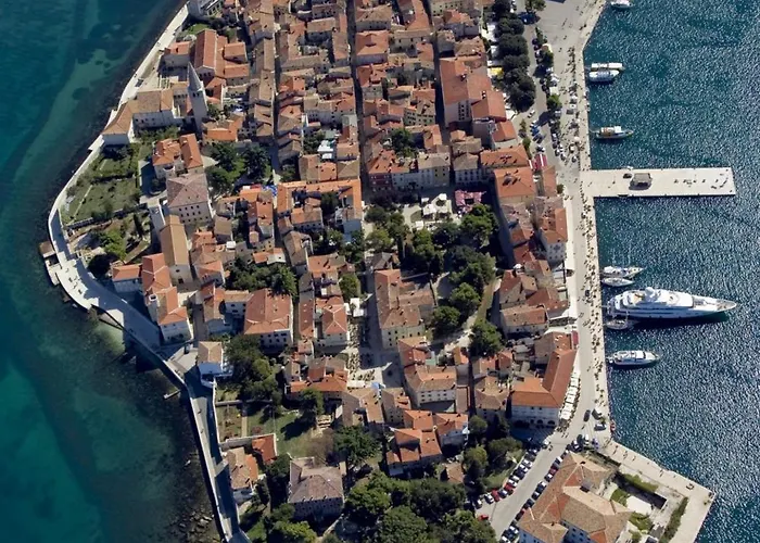 4928-11 For 4 Pers In 포레치