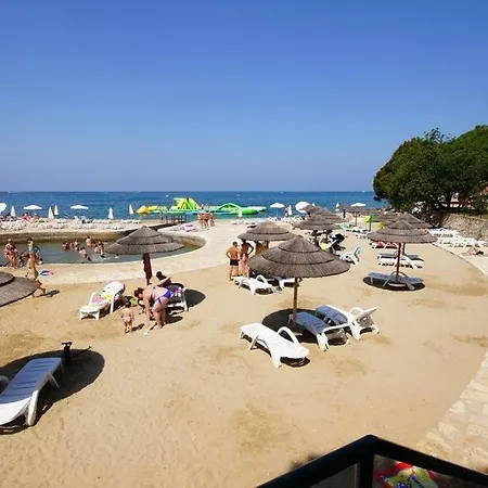 4928-11 For 4 Pers In Holiday home Porec